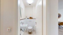 WC Freistehendes A+ Energiesparhaus mit gro�er Terrasse, ohne Gartenanteil
