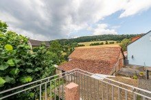 Blick Balkon Einfamilienhaus mit ELW auf groem Grundstck