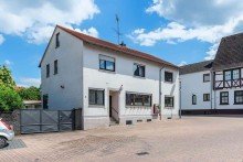 Ansicht Wohn- und Geschftshaus mit viel Platz und Potential