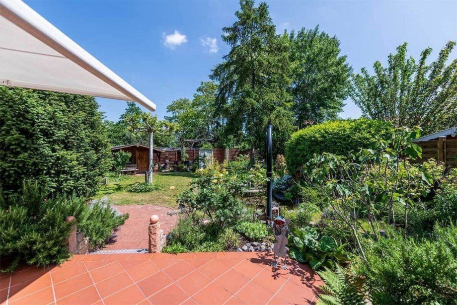 Blick in Garten Einfamilienhaus Bickenbach