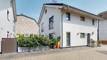 Ansicht Freistehendes A+ Energiesparhaus mit gro�er Terrasse, ohne Gartenanteil