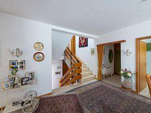 Diele Kranichstein: Grozgiges Split-Level-Haus in moderner Bauform