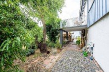 Ansicht Einfamilienhaus mit ELW auf groem Grundstck