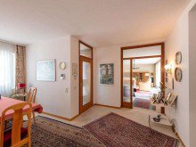 Diele Kranichstein: Grozgiges Split-Level-Haus in moderner Bauform