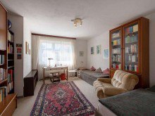 Kind 1 Kranichstein: Grozgiges Split-Level-Haus in moderner Bauform