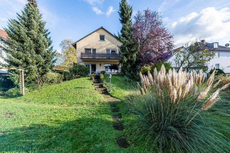 Ansicht hinten Bensheim Haus Haus mit 8 Zimmer auf riesigem Grundstck(Erbbaurecht)