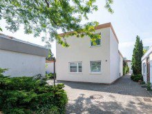 Ansicht hinten Kranichstein: Grozgiges Split-Level-Haus in moderner Bauform